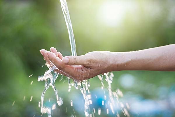 hand under running water